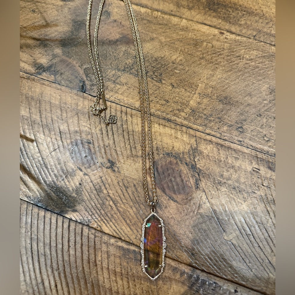 Kendra Scott necklace